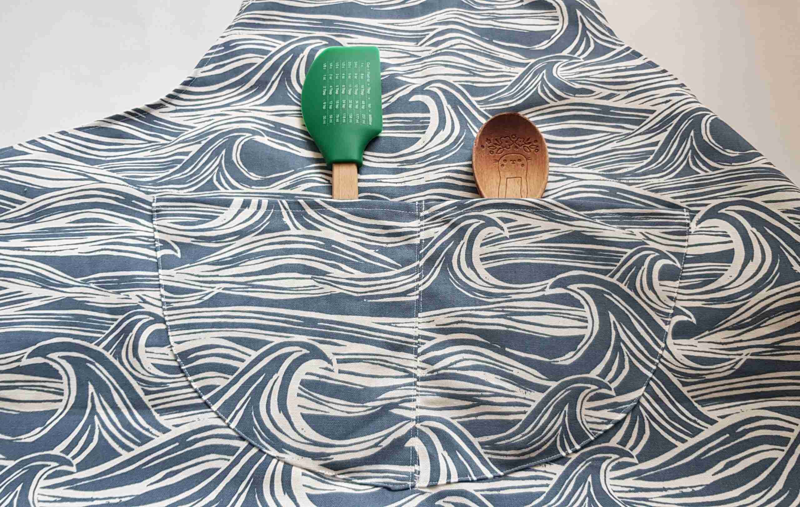 Adjustable wave apron with pockets, House warming gift