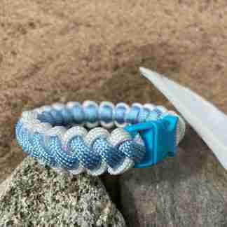 Blue and White Paracord bracelet (S)