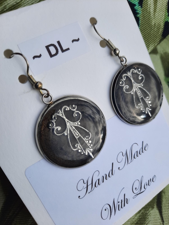 Hand Made Black Art Deco Style Resin Drop Earrings 25mm - Image 2