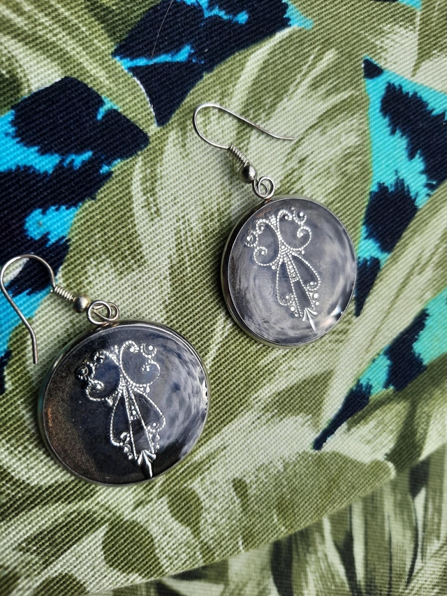 Hand Made Black Art Deco Style Resin Drop Earrings 25mm - Image 3