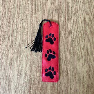 1076. Dog paws bookmark.