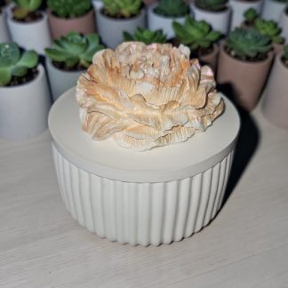 Handmade Ribbed Holder with Eco‑Resin Rose Topper